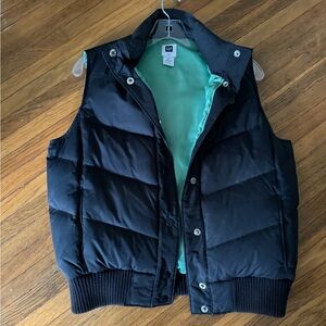 Gap Puffer veat down feather ribbed bottom -band snap up women’s